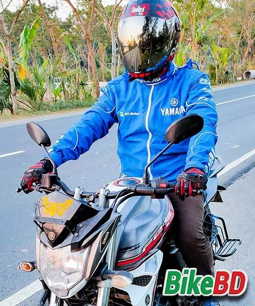 yamaha fzs v2 user with steelbird helmet